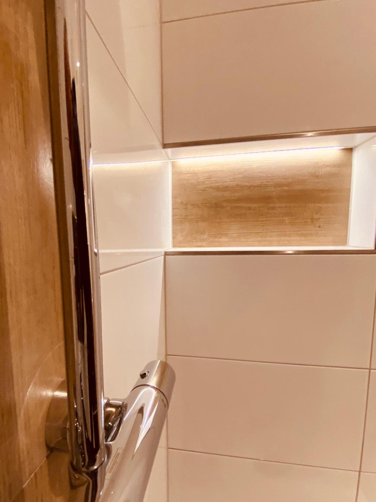 Hochwertige Ferienwohnung Mit 7Qm Balkon, Netflix, Kaffeeautomat, Rainshower Bad Zwickau Ngoại thất bức ảnh