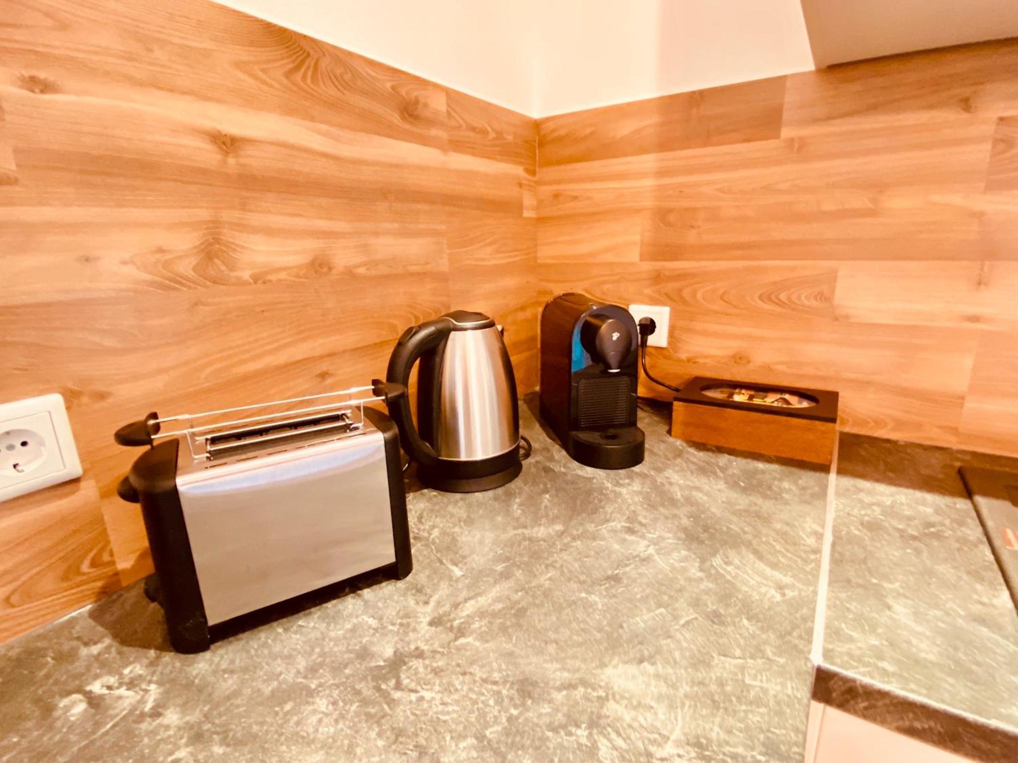 Hochwertige Ferienwohnung Mit 7Qm Balkon, Netflix, Kaffeeautomat, Rainshower Bad Zwickau Ngoại thất bức ảnh
