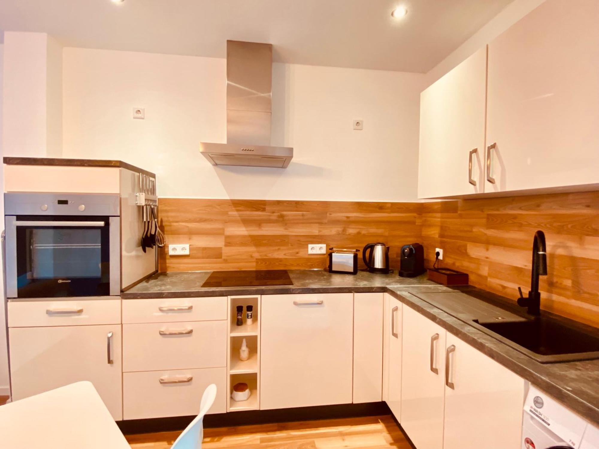 Hochwertige Ferienwohnung Mit 7Qm Balkon, Netflix, Kaffeeautomat, Rainshower Bad Zwickau Ngoại thất bức ảnh