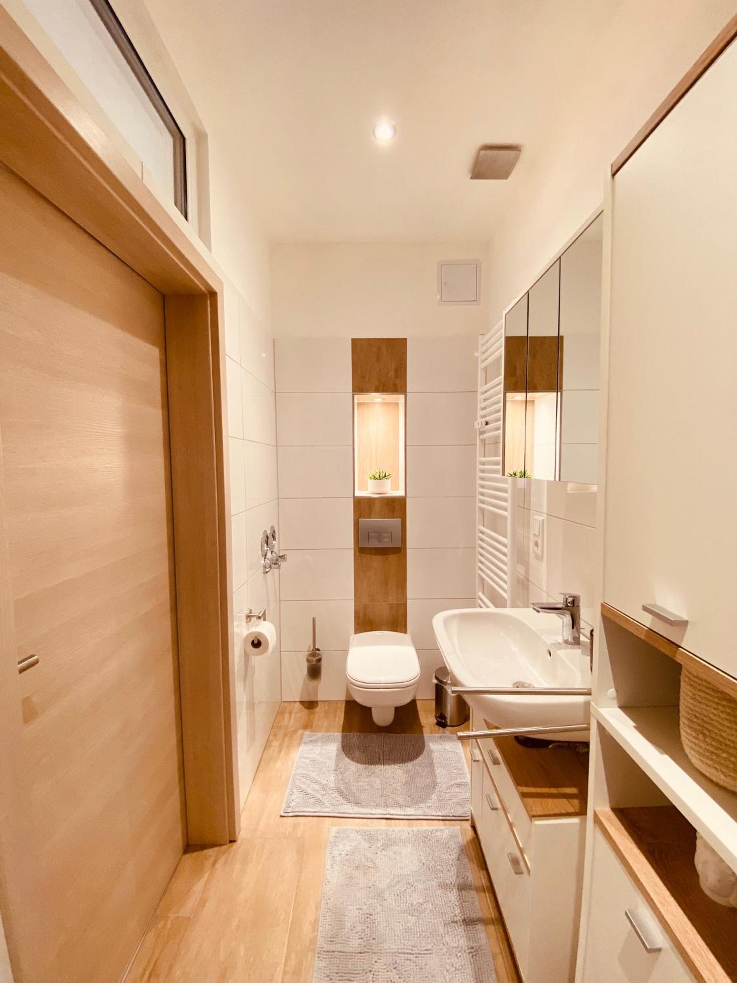 Hochwertige Ferienwohnung Mit 7Qm Balkon, Netflix, Kaffeeautomat, Rainshower Bad Zwickau Ngoại thất bức ảnh